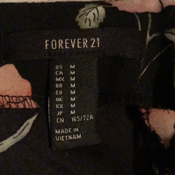 Cute floral romper! - Picture 3 of 3